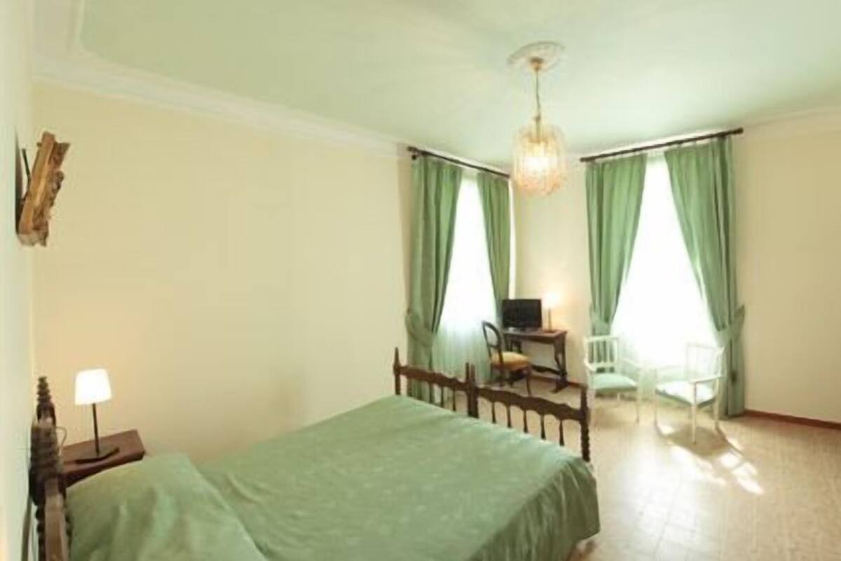standard double room single use | minibar, in-room safe, desk, free wifi