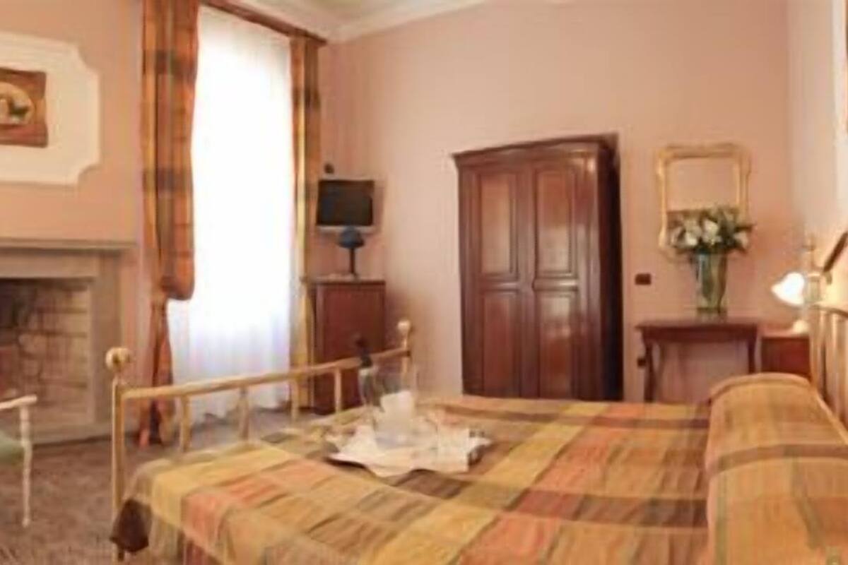 minibar, in-room safe, desk, free wifi