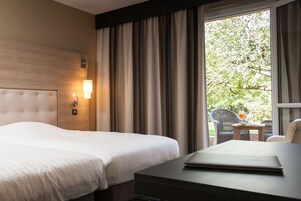 1 habitación, escritorio y cortinas blackout 