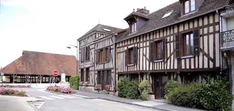 Front of property. LOGIS Le Tadorne