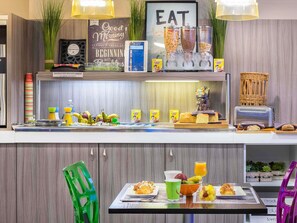 Free daily buffet breakfast  - ibis Styles Saint Gilles Croix de Vie (Saint-Gilles-Croix-de-Vie)