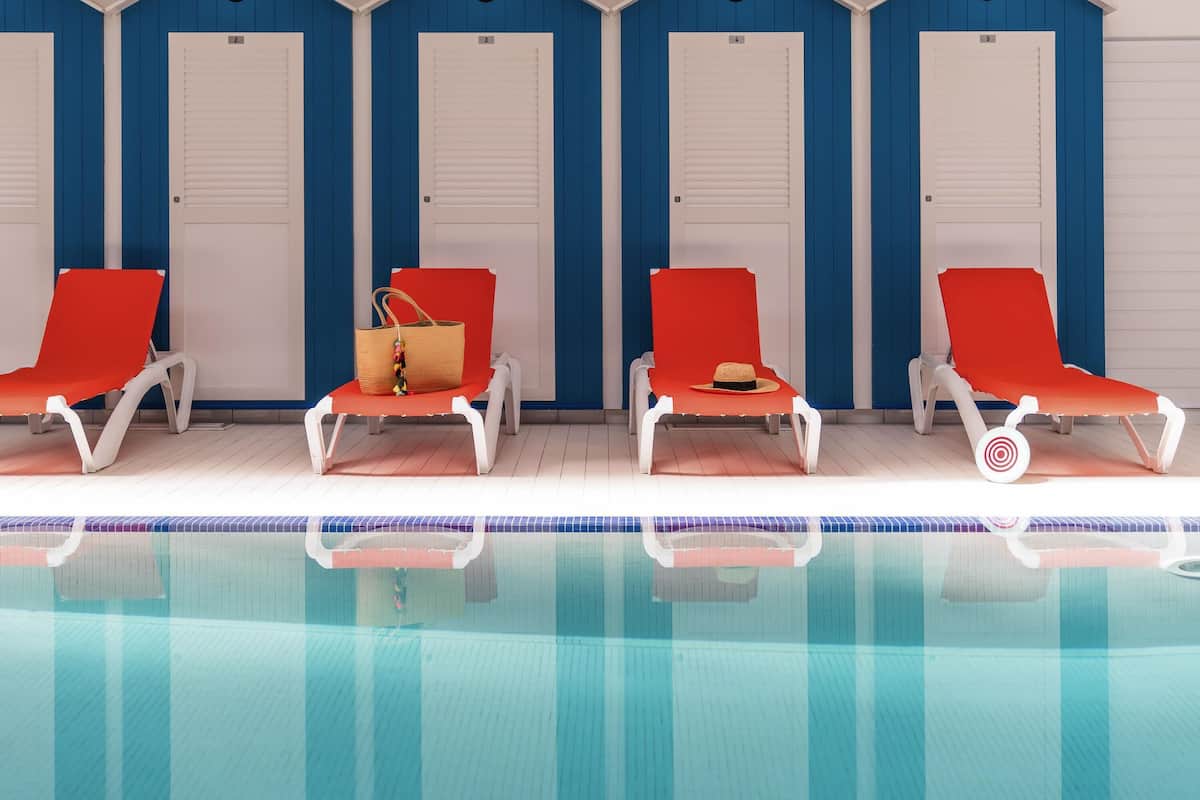 SÀngtillbehör av högsta kvalitet, bÀddmadrasser och skrivbord