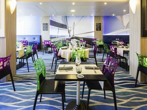 Habitación estándar, 1 cama matrimonial y sofá cama | Ropa de cama de alta calidad, camas con pillow-top y escritorio 