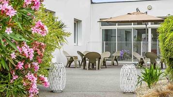 Literie de qualité supérieure, surmatelas, bureau, rideaux occultants