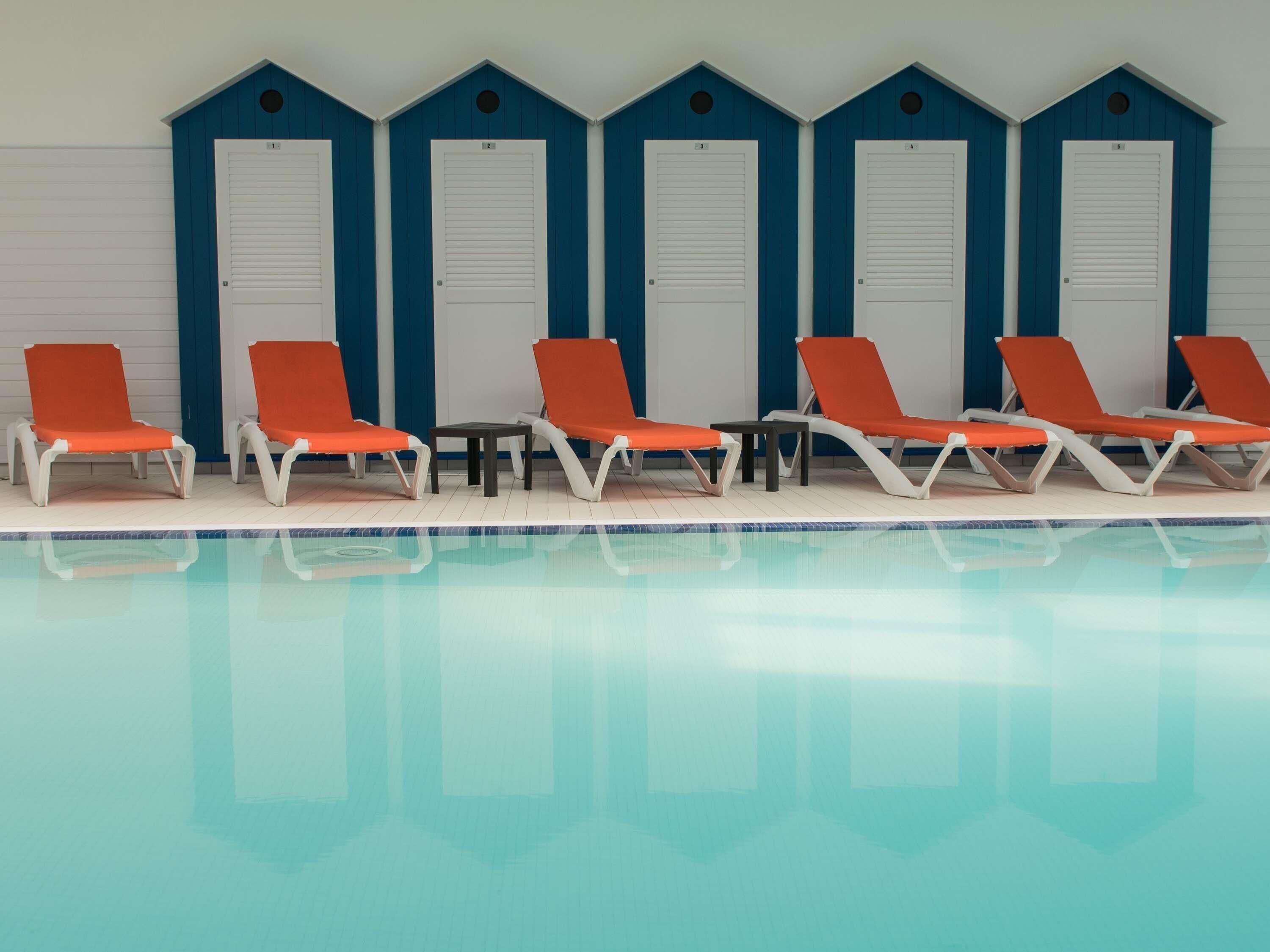 Innenpool, geöffnet von 09:00 Uhr bis 21:00 Uhr, Liegestühle