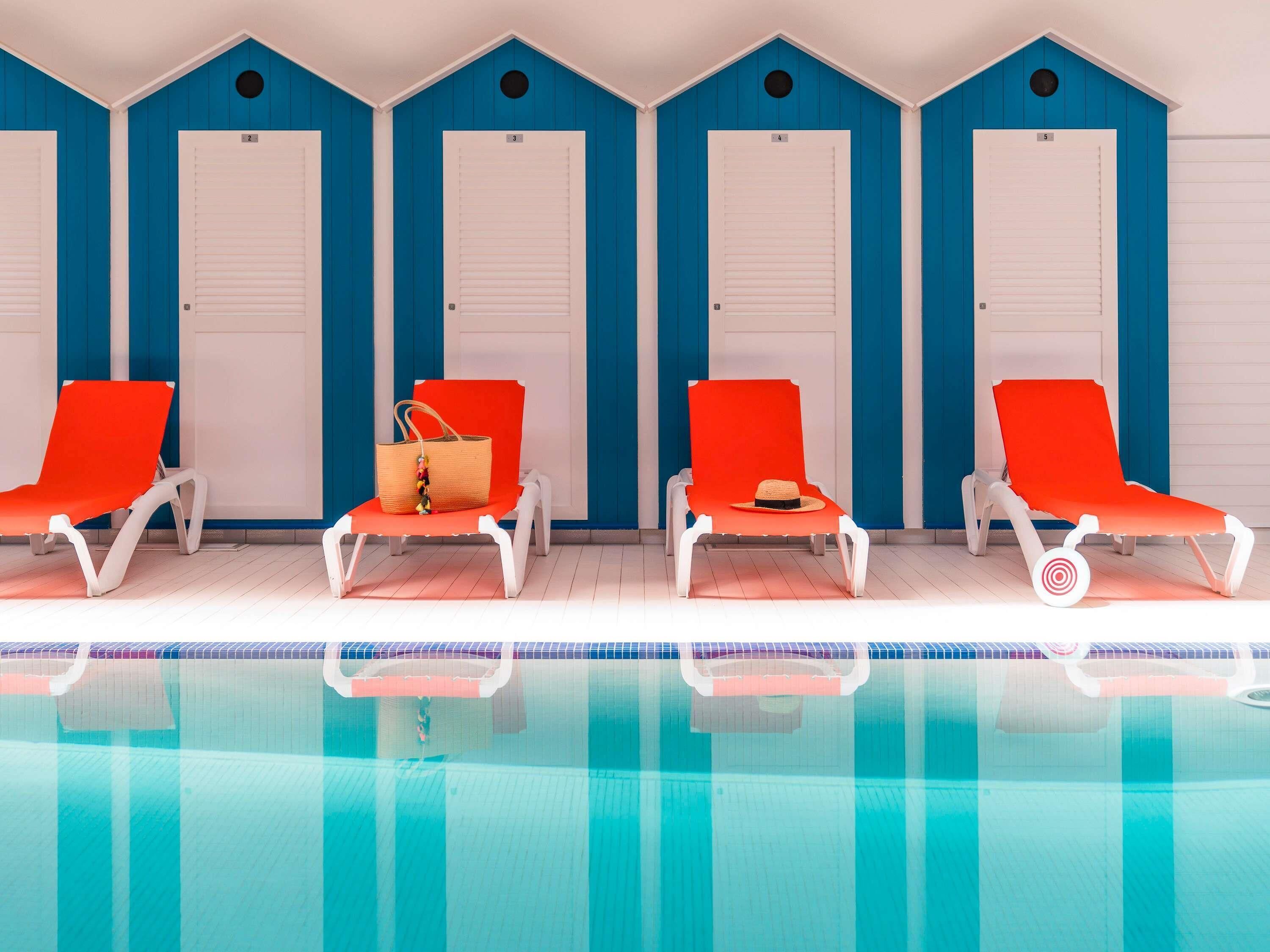 Innenpool, geöffnet von 09:00 Uhr bis 21:00 Uhr, Liegestühle