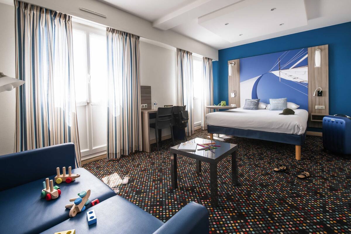 premium bedding, pillow-top beds, desk, blackout curtains