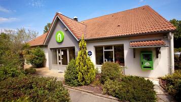 واجهة المنشأة