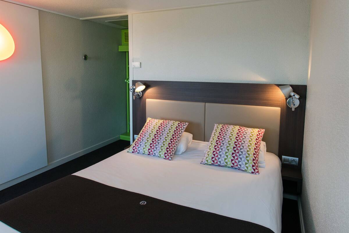 premium bedding, individually decorated, individually furnished, desk