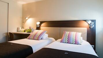 Habitación estándar, 2 camas individuales | Ropa de cama de alta calidad y decoración personalizada