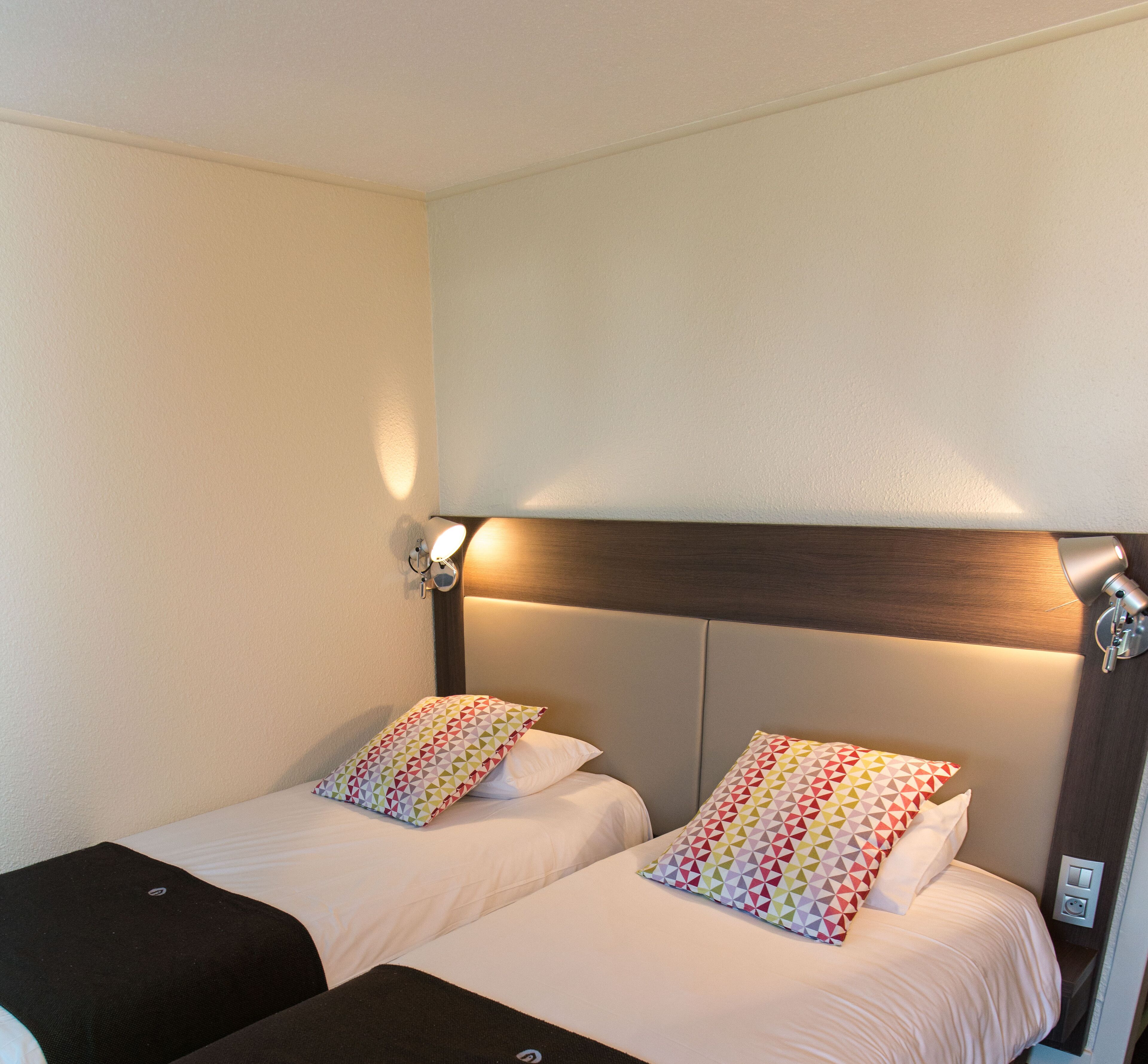 junior room, 2 single beds (next generation) | premium bedding, individually decorated, individually furnished, desk