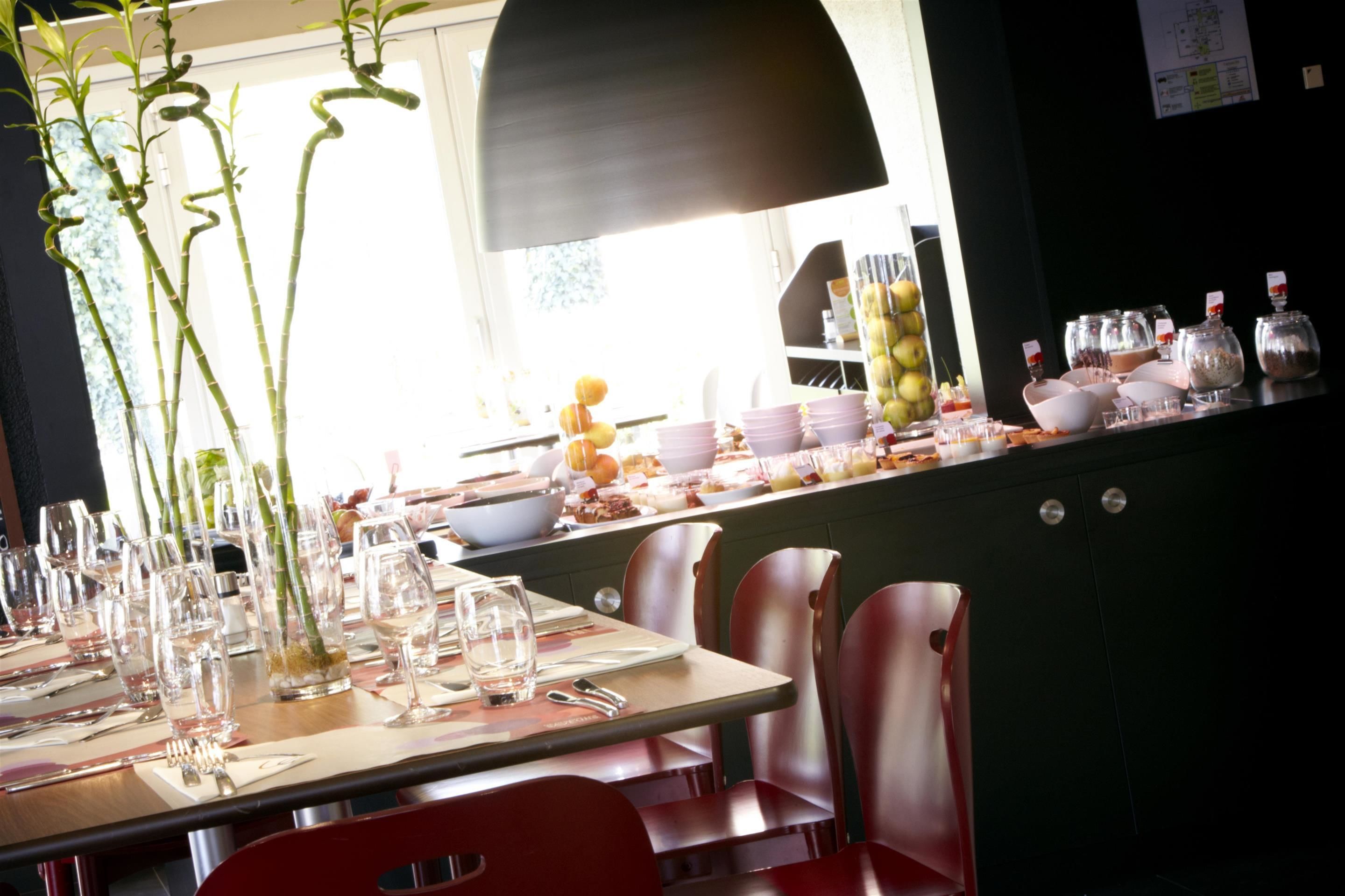 breakfast and dinner served, french cuisine