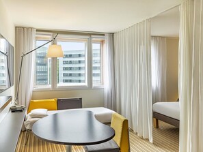 Coffres-forts dans les chambres, bureau, rideaux occultants