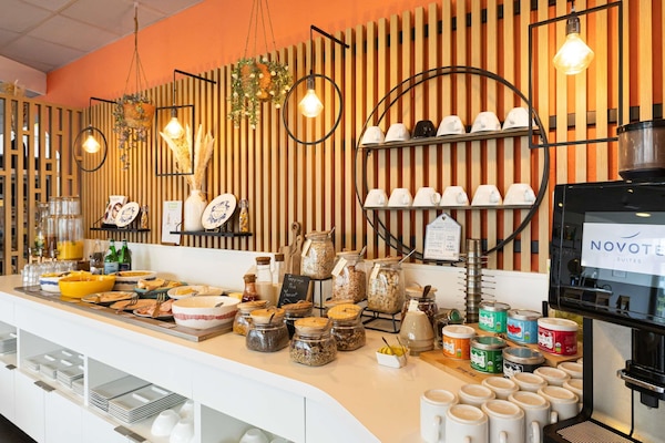 Daily buffet breakfast (EUR 20 per person)