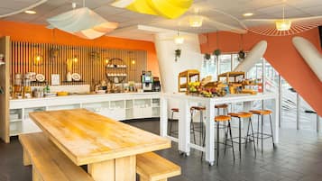 Petit déjeuner buffet servi en supplément en semaine