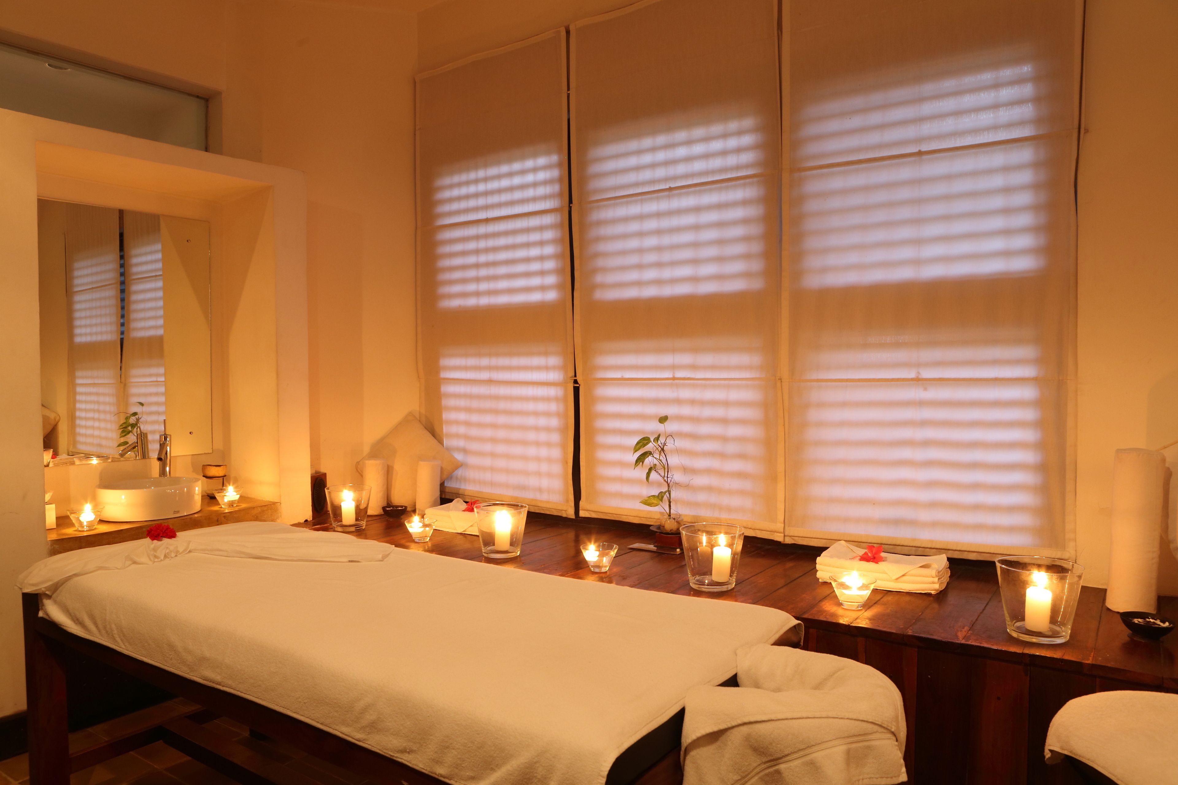couples treatment room(s), hot tub, steam room, body treatments