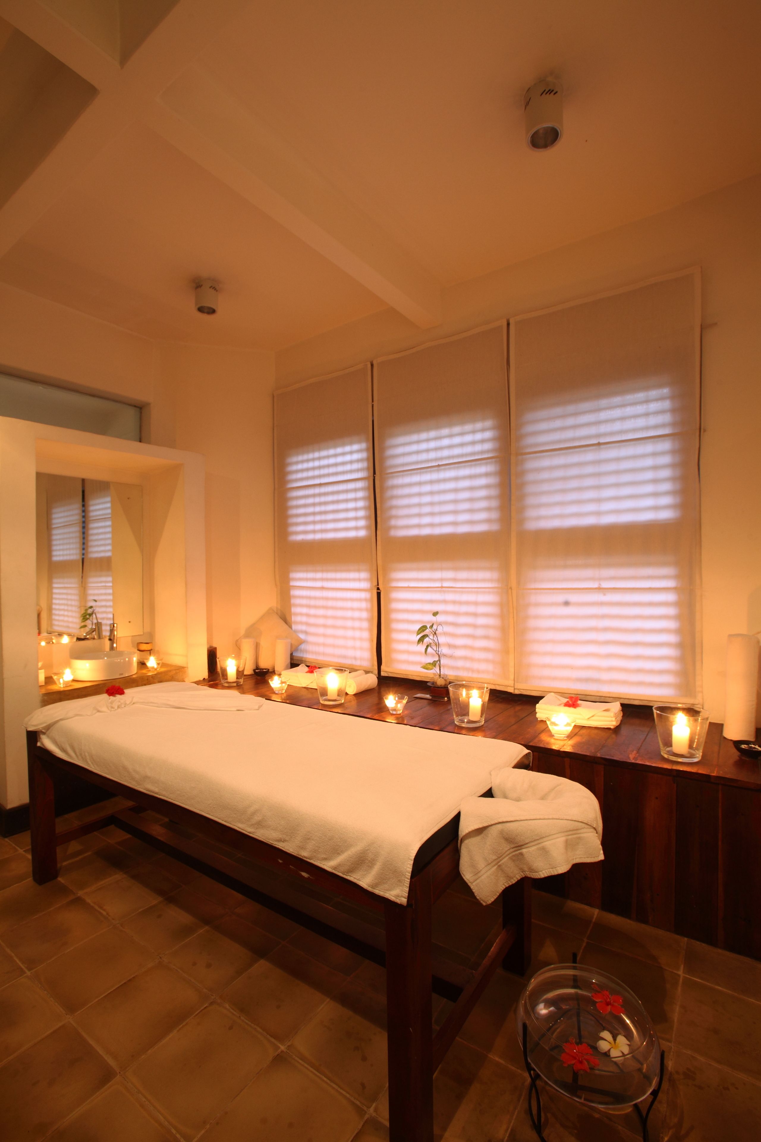 couples treatment room(s), hot tub, steam room, body treatments