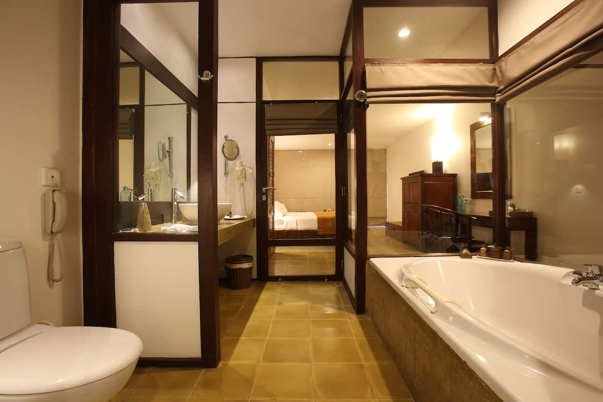 separate bathtub and shower, deep-soaking bathtub, rainfall showerhead