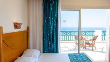 Habitación Premium, vista al mar | Minibar y caja de seguridad en la habitación