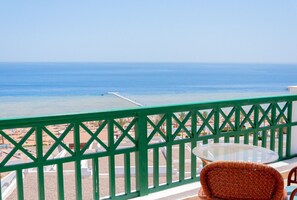 Quarto premium, vista para o mar | Frigobar, cofres nos quartos, ferros/tábuas de passar roupa