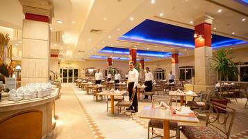 Aamiainen, lounas ja illallinen; italialainen keittiö