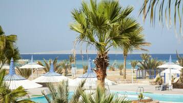 2 piscinas externas, guarda-sóis, espreguiçadeiras