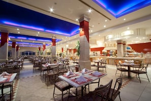 Breakfast, lunch, dinner served; Italian cuisine