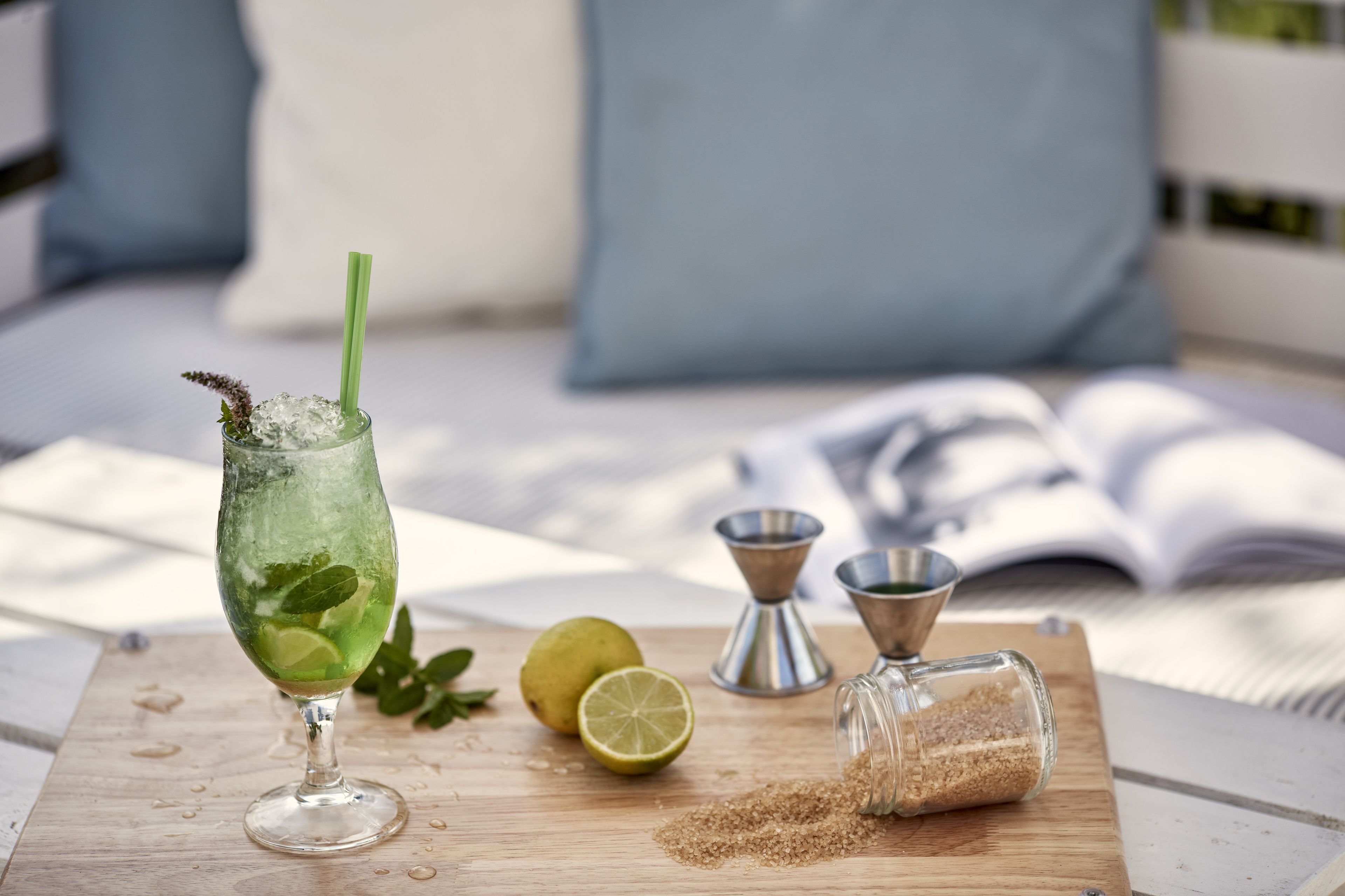 cocktail bar, pool views, open daily