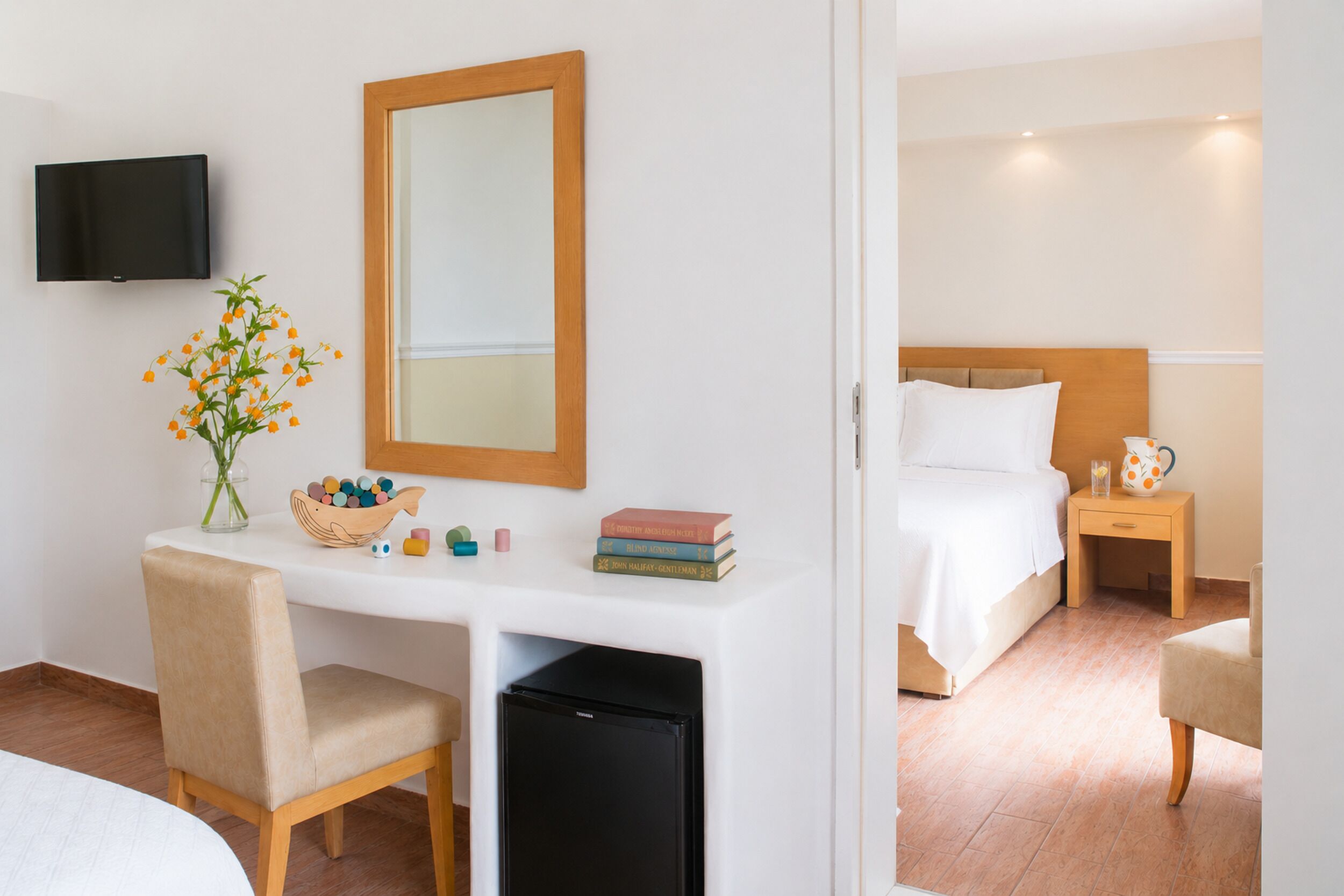 Familiekamer, 2 slaapkamers, gedeeltelijk uitzicht op zee | Lakens van Egyptisch katoen, luxe beddengoed, pillowtop-bedden