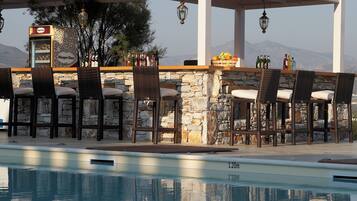 Bar en bord de piscine