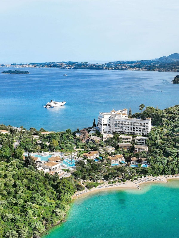 Private beach, sun-loungers, beach umbrellas, beach towels