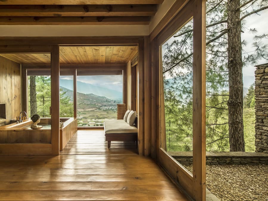 Couples treatment room(s), sauna, steam room, body treatments