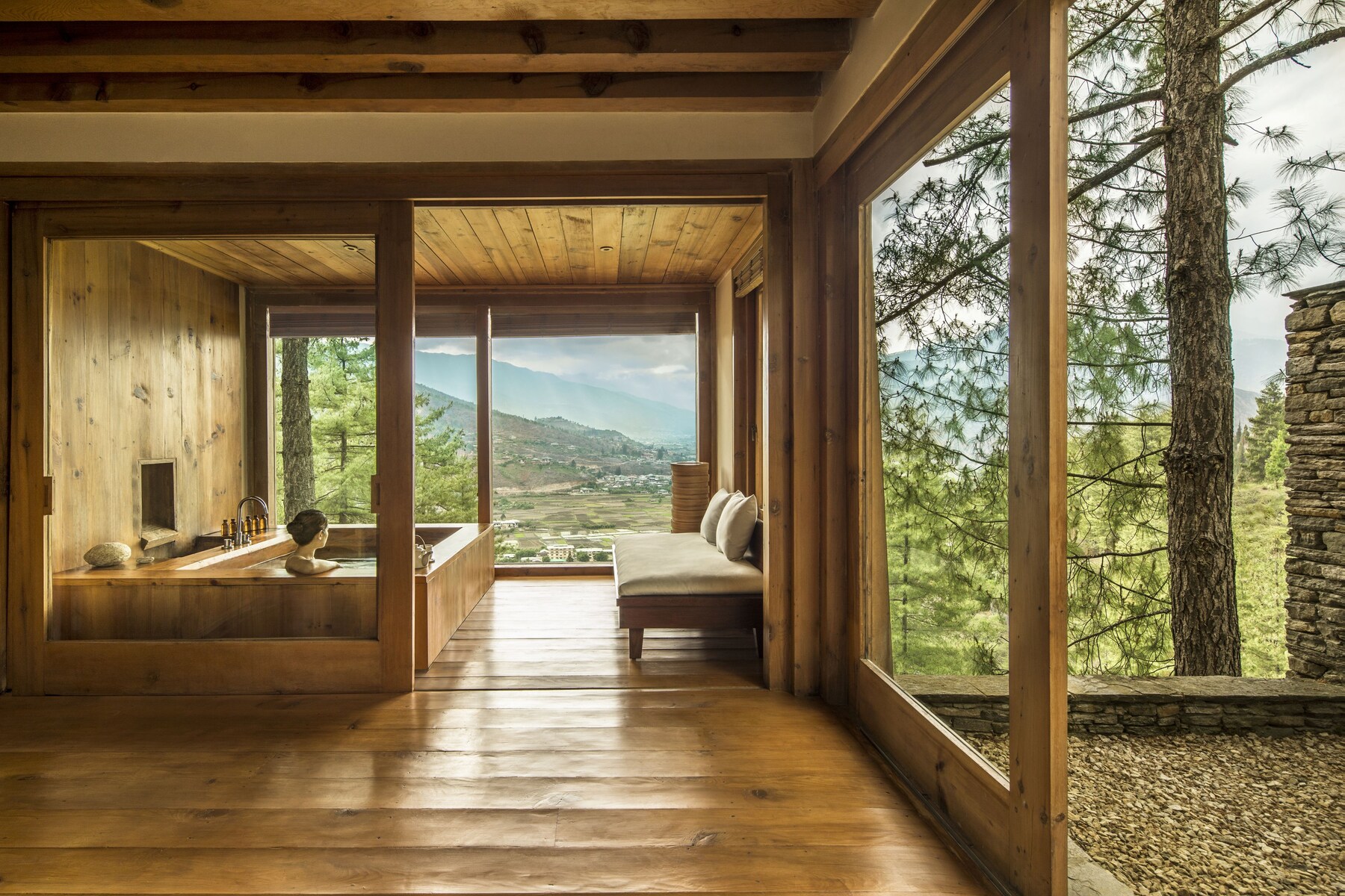 Couples treatment room(s), sauna, steam room, body treatments
