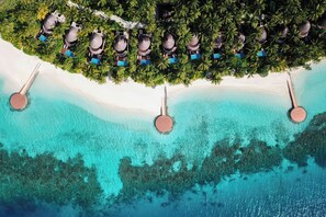 Private beach, white sand, sun loungers, beach umbrellas - W Maldives (Fesdu Island)