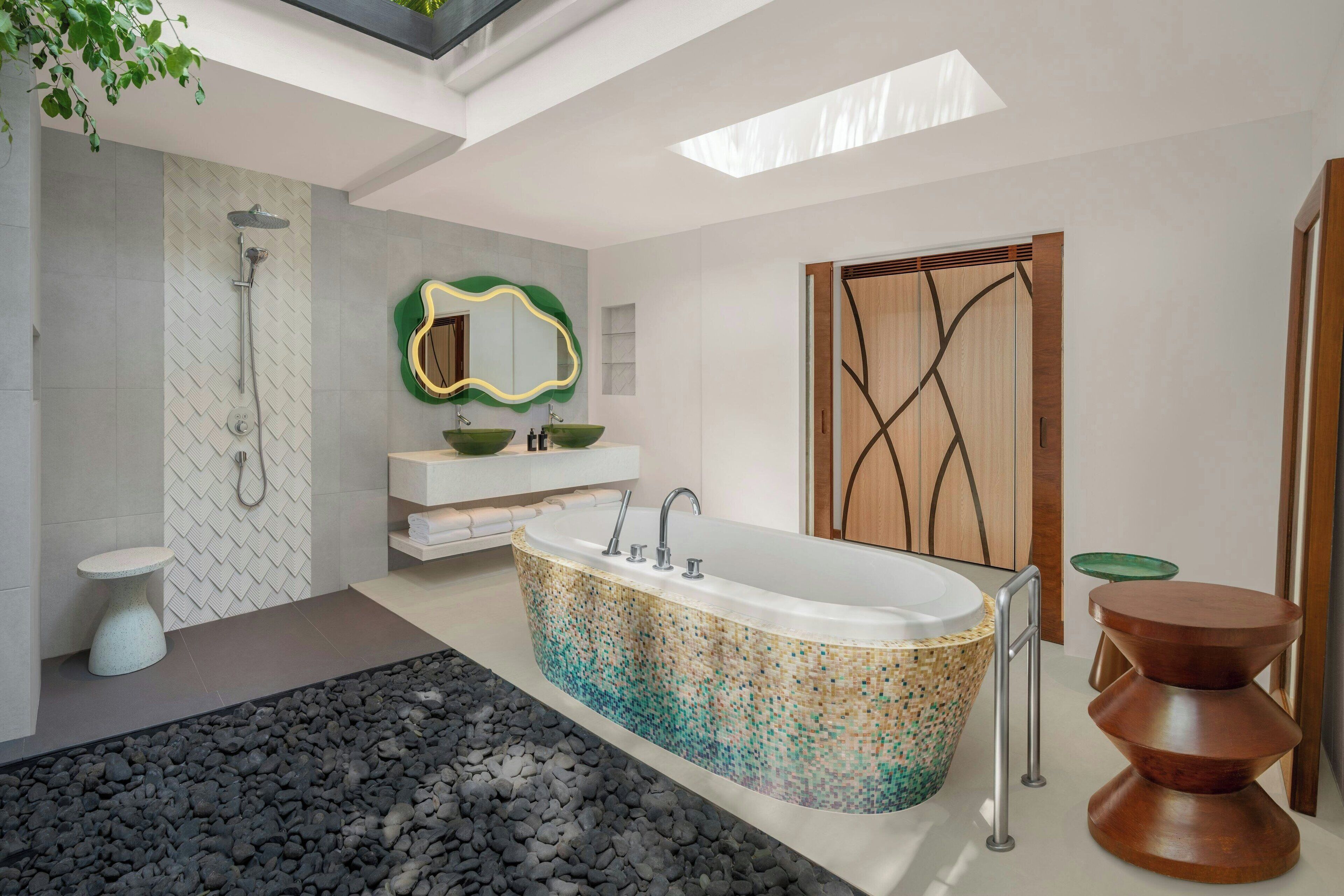 separate bathtub and shower, rainfall showerhead, free toiletries