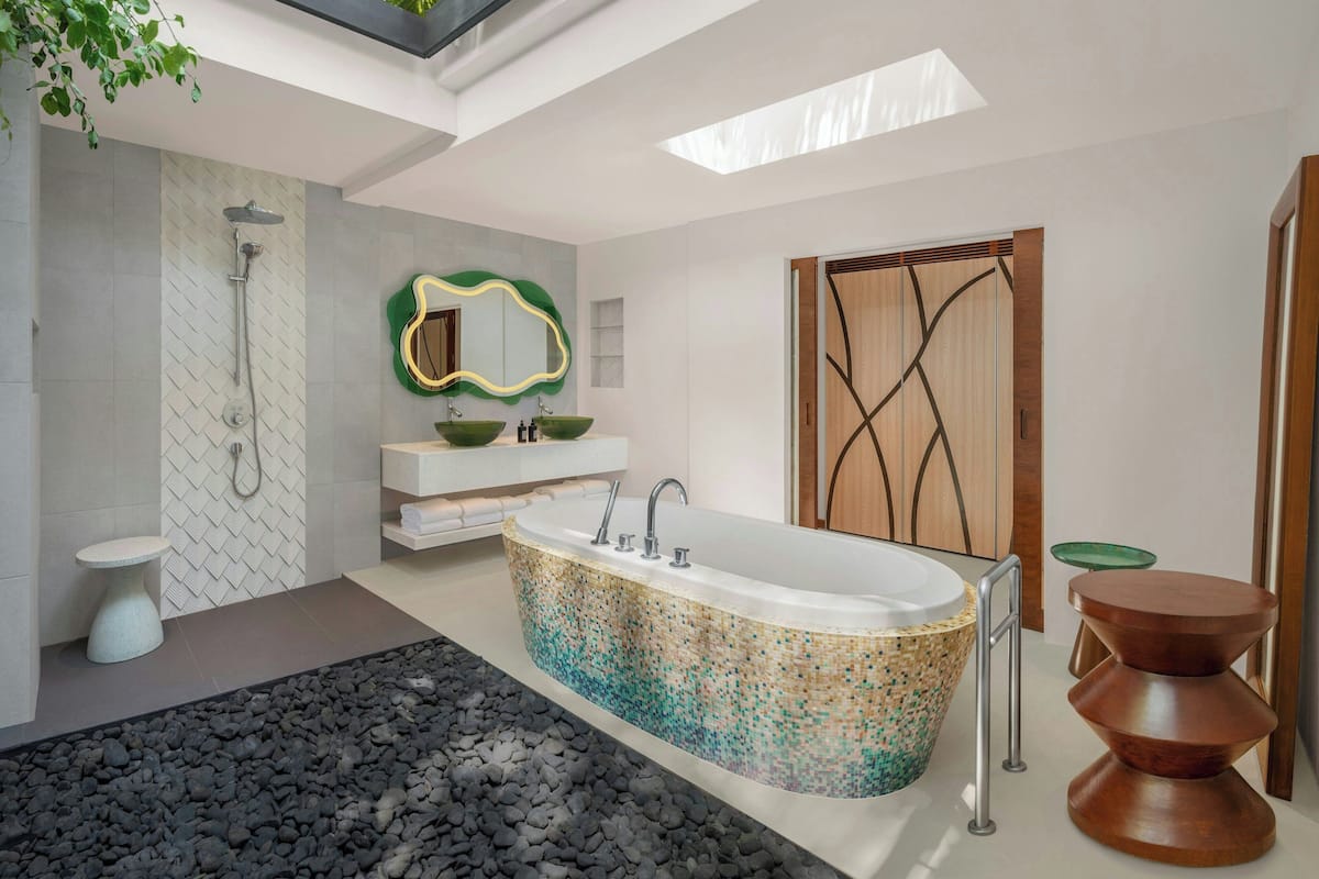 separate bathtub and shower, rainfall showerhead, free toiletries