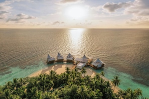 Outdoor treatment areas, body treatments, hydrotherapy, body wraps - W Maldives (Fesdu Island)