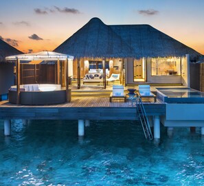 Premium bedding, down comforters, free minibar items, in-room safe - W Maldives (Fesdu Island)