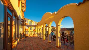 Lunch and dinner served, Regional cuisine