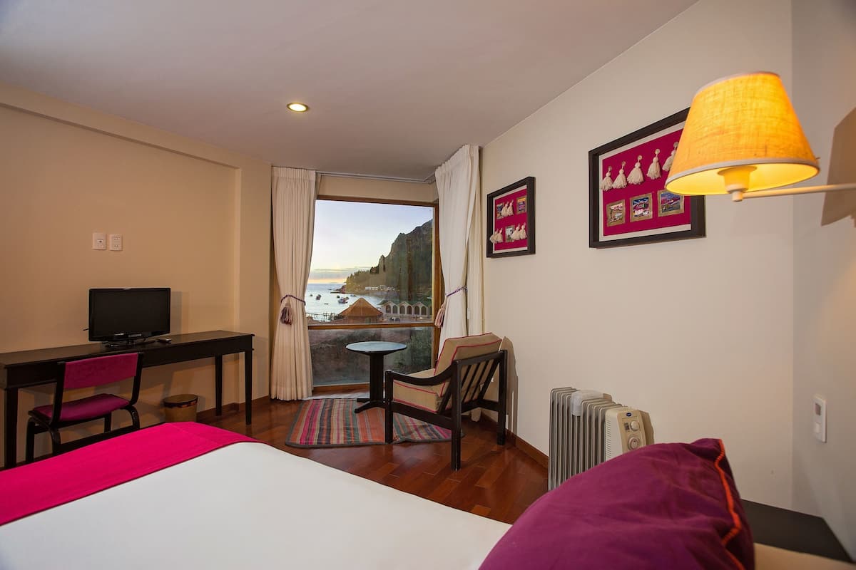 Junior suite, 2 slaapkamers | 1 slaapkamer, een kluis op de kamer, individueel gedecoreerd, een bureau