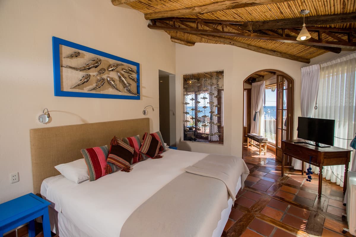 Exclusieve kamer, 1 kingsize bed | 1 slaapkamer, een kluis op de kamer, individueel gedecoreerd, een bureau