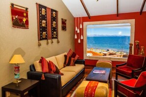 家庭套房, 2 間臥室, 湖景 | 起居區 | 平面電視