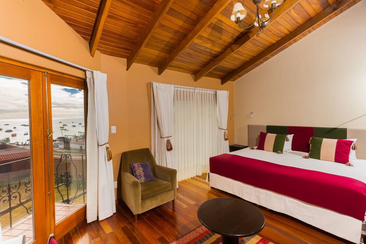 Cottage, 2 Bedrooms, Garden Area | In-room safe, desk, laptop workspace, blackout drapes