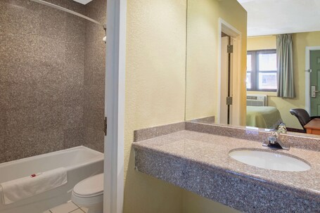 Days Inn by Wyndham Elmsford White Plains - Image 6