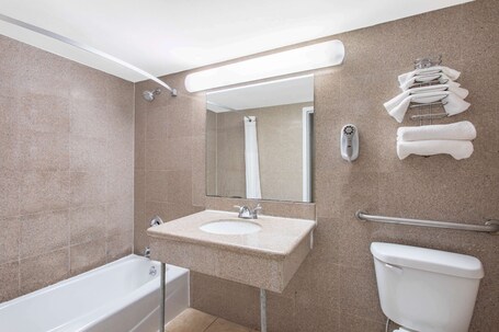Days Inn by Wyndham Elmsford White Plains - Image 12