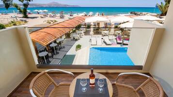 Habitación estándar, vista al mar | Caja de seguridad en la habitación y decoración personalizada