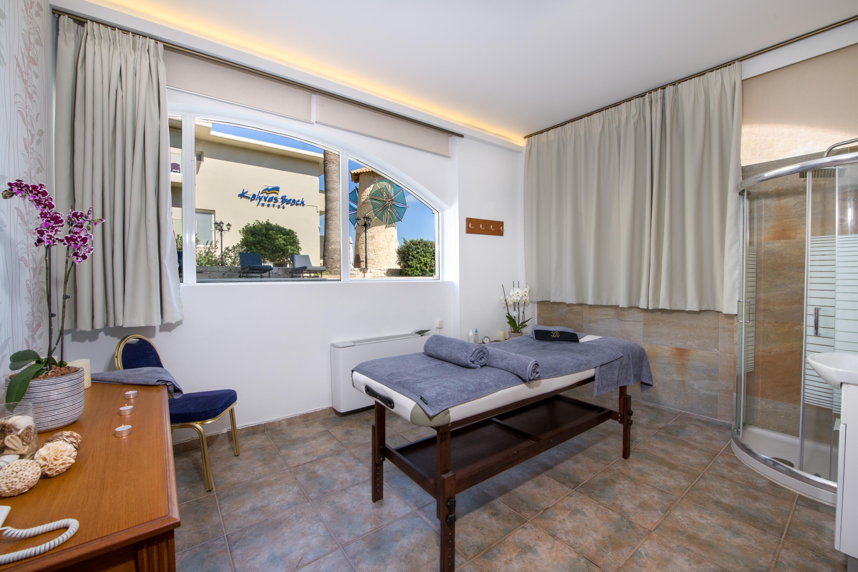 Sauna, body treatments, deep-tissue massages, facials, 2 treatment rooms