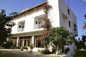 Front of property - Armonia Hotel (Hersonissos)