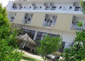 Front of property - Armonia Hotel (Hersonissos)