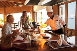 6 restaurants, breakfast, lunch, dinner served; Asian cuisine